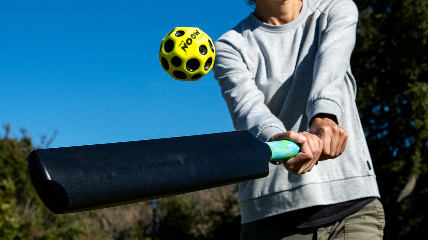 MINI CRACKET W/MINI MOON BALL