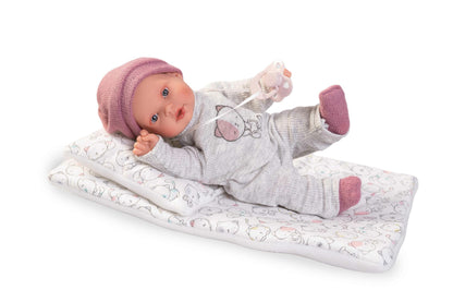 KIKA LLORO EN SU CAMITA